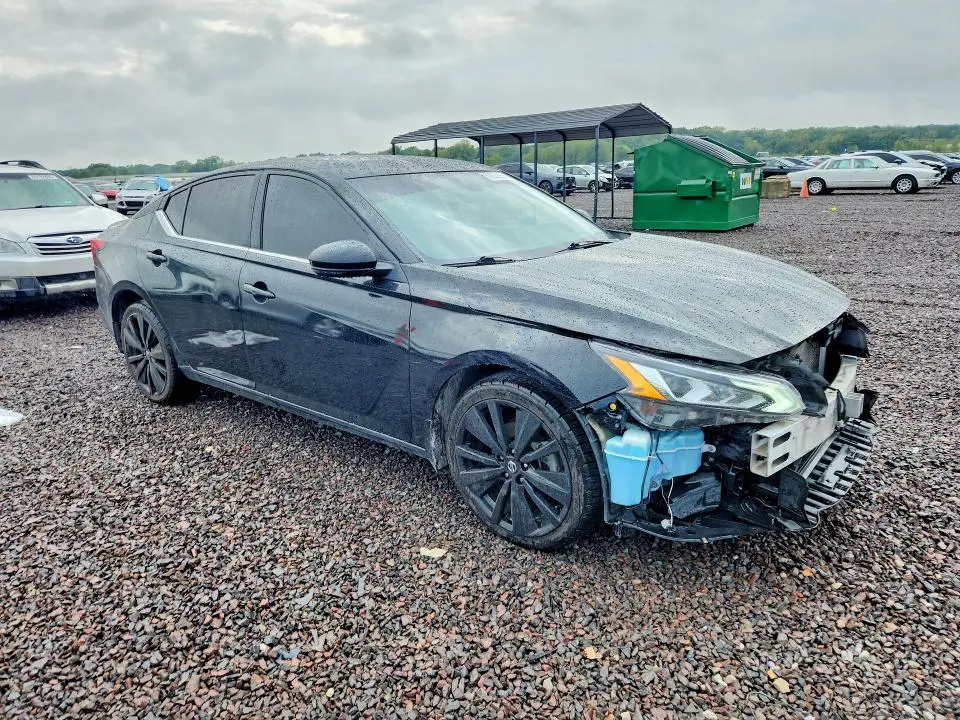 2022 NISSAN ALTIMA SR  
