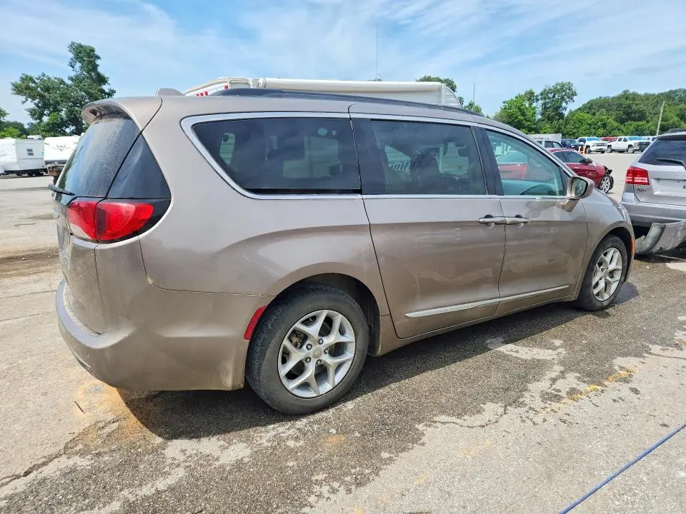 2017 CHRYSLER PACIFICA TOURING L  