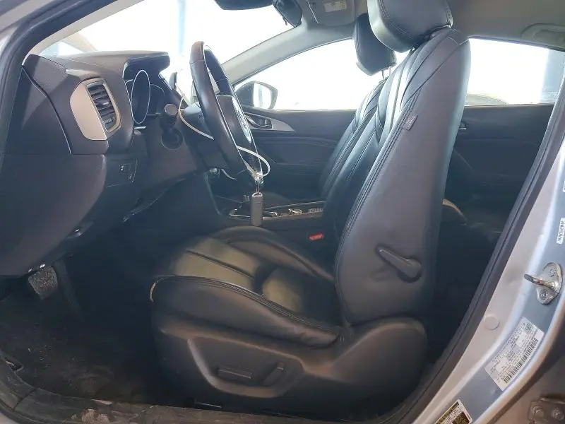 2018 MAZDA 3 TOURING  