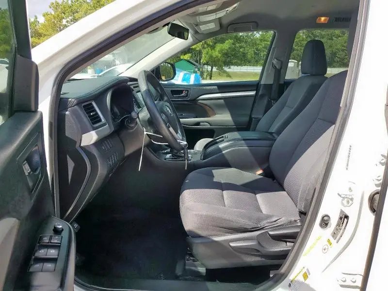 2017 TOYOTA HIGHLANDER LE  