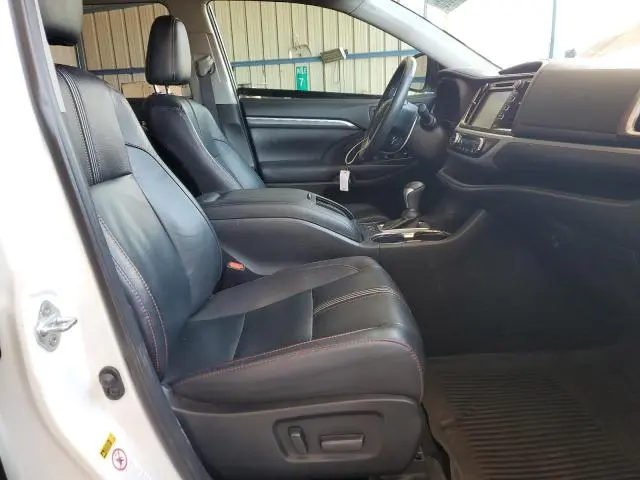 2019 TOYOTA HIGHLANDER SE  