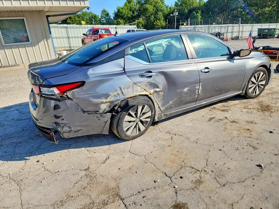 2022 NISSAN ALTIMA SV  