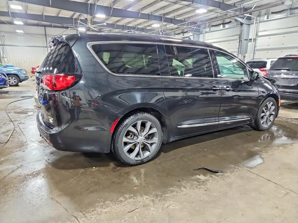 2017 CHRYSLER PACIFICA LIMITED  