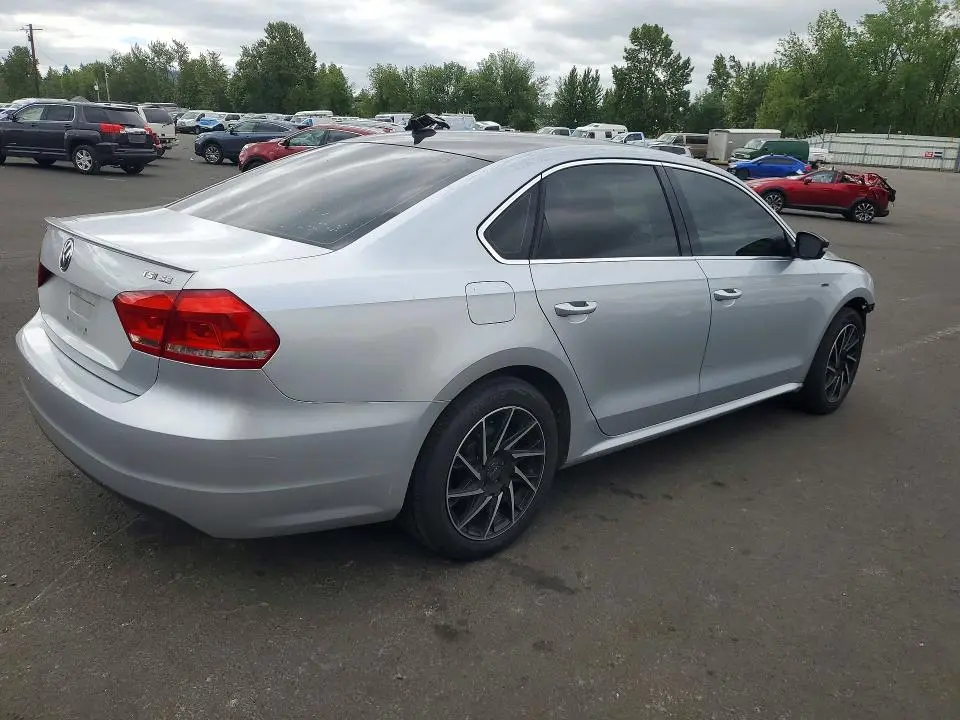 2015 VOLKSWAGEN PASSAT SE  