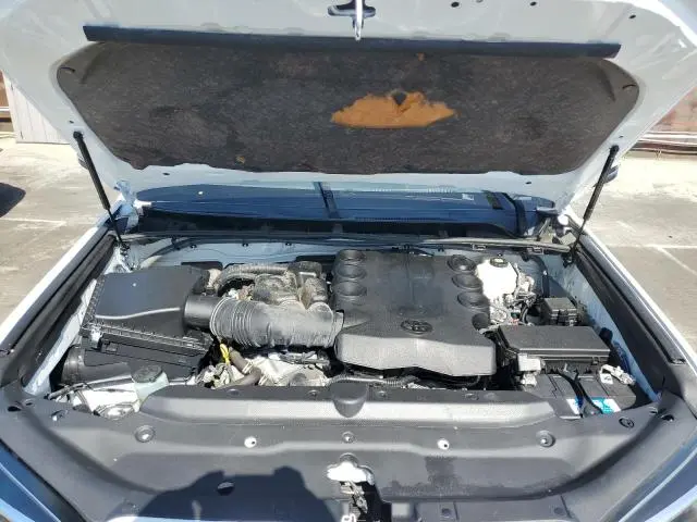 2023 TOYOTA 4RUNNER SE  