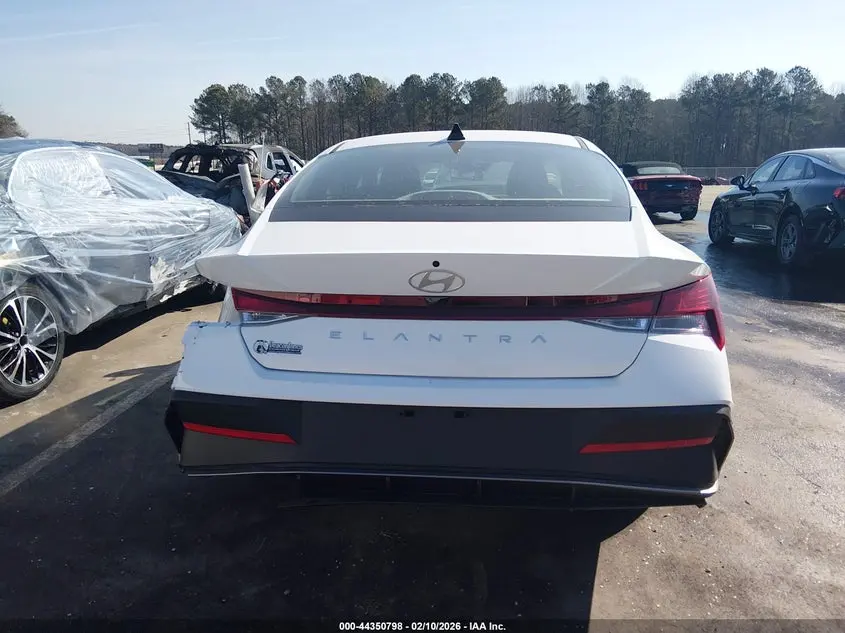 2026 HYUNDAI ELANTRA SE