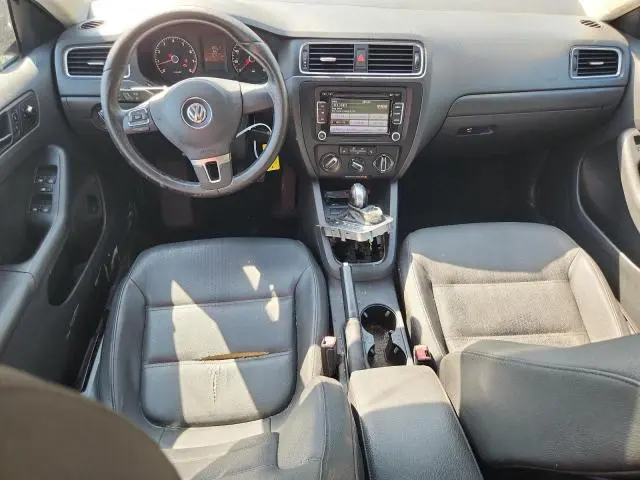 2011 VOLKSWAGEN JETTA SE  