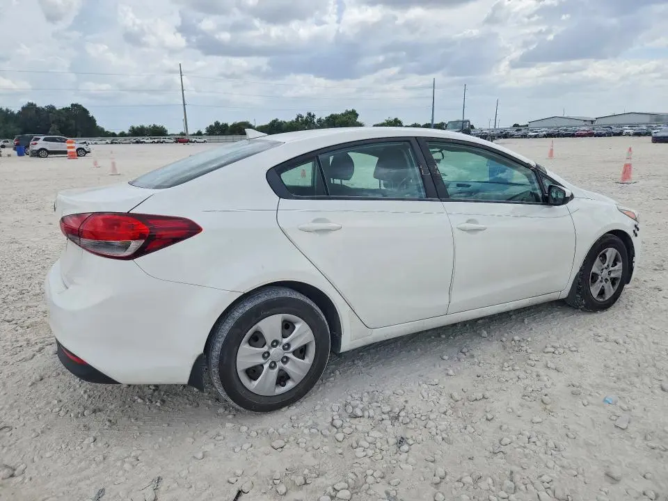 2018 KIA FORTE LX  