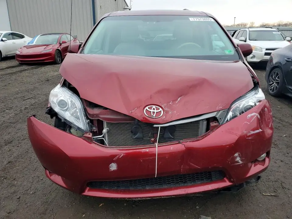 2012 TOYOTA SIENNA XLE  