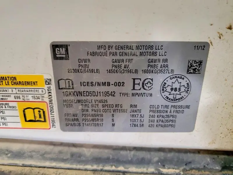 2013 GMC ACADIA SLE  