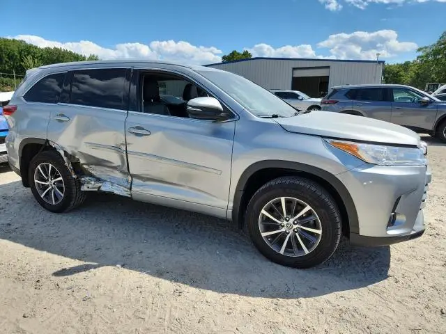 2017 TOYOTA HIGHLANDER SE  
