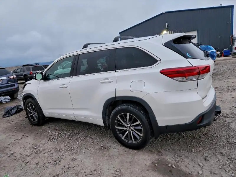 2017 TOYOTA HIGHLANDER SE  