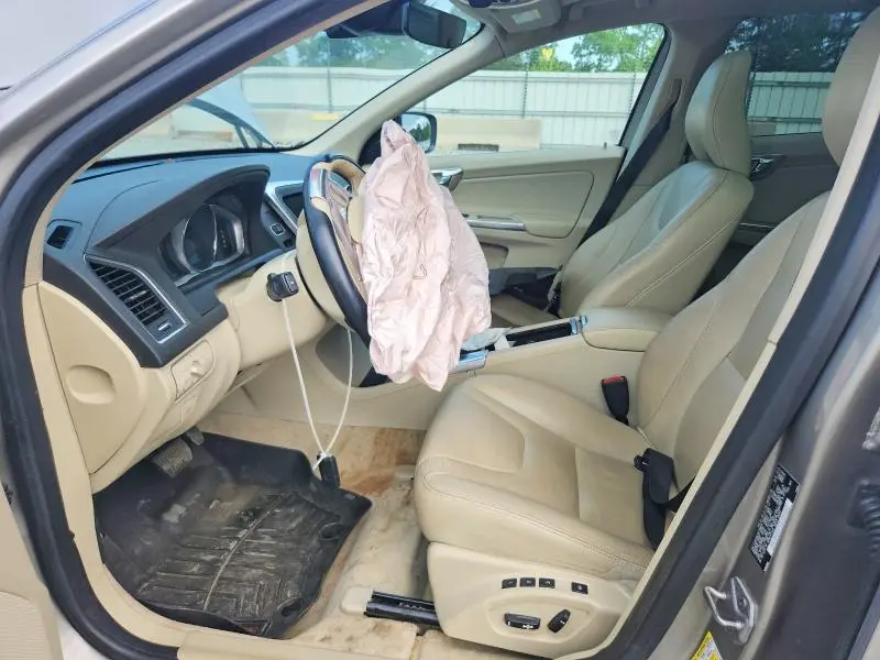 2016 VOLVO XC60 T6 PREMIER  