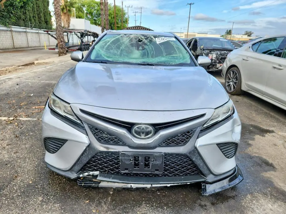 2019 TOYOTA CAMRY SE  