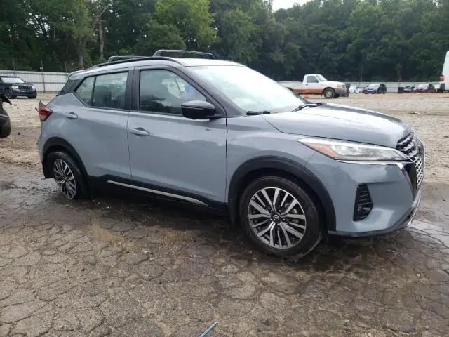 2021 NISSAN KICKS SR  