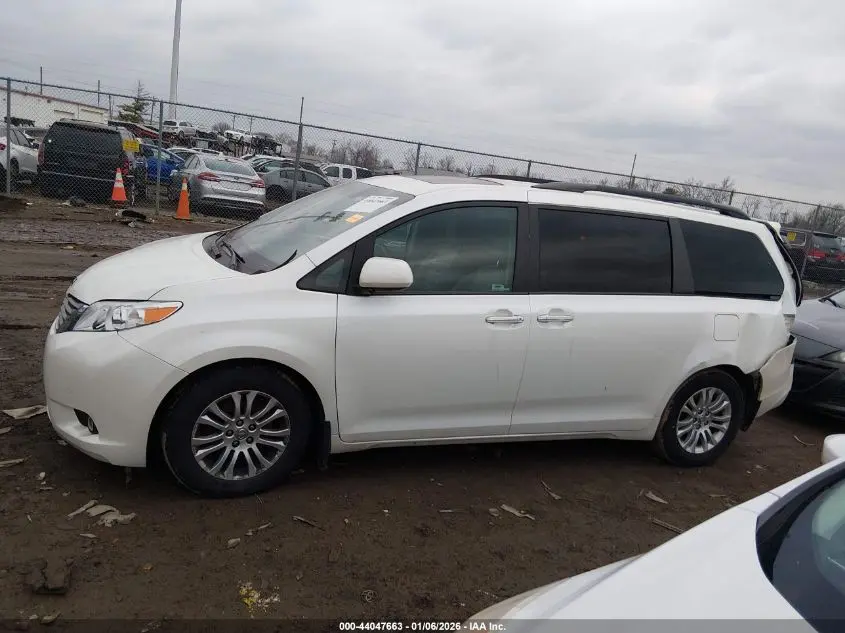 2016 TOYOTA SIENNA XLE 8 PASSENGER