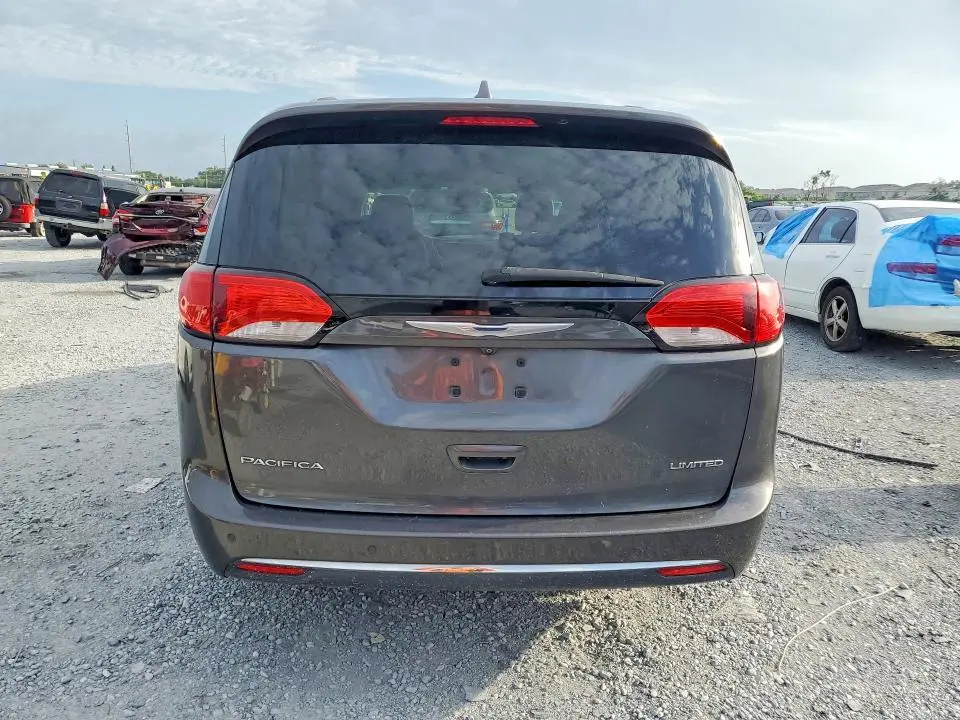 2018 CHRYSLER PACIFICA LIMITED  