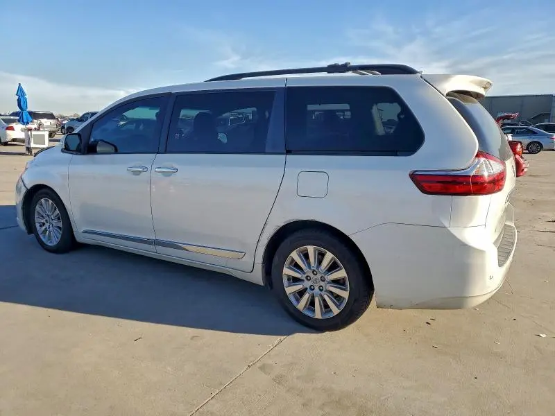2016 TOYOTA SIENNA XLE  