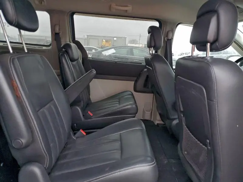 2010 CHRYSLER TOWN & COUNTRY TOURING PLUS  
