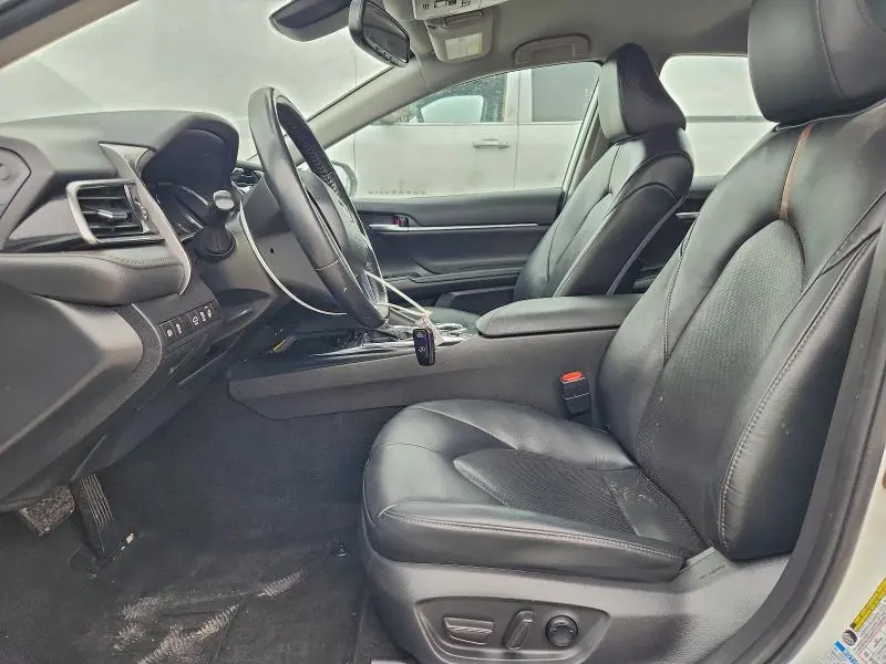 2020 TOYOTA CAMRY XLE  