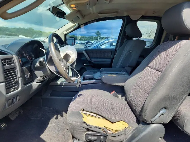 2011 NISSAN TITAN SV  