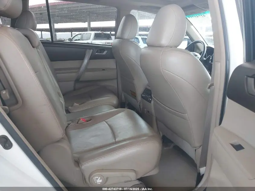 2010 TOYOTA HIGHLANDER SE V6