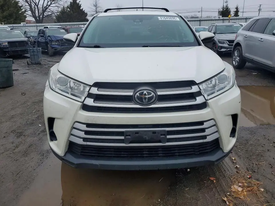 2019 TOYOTA HIGHLANDER LE  