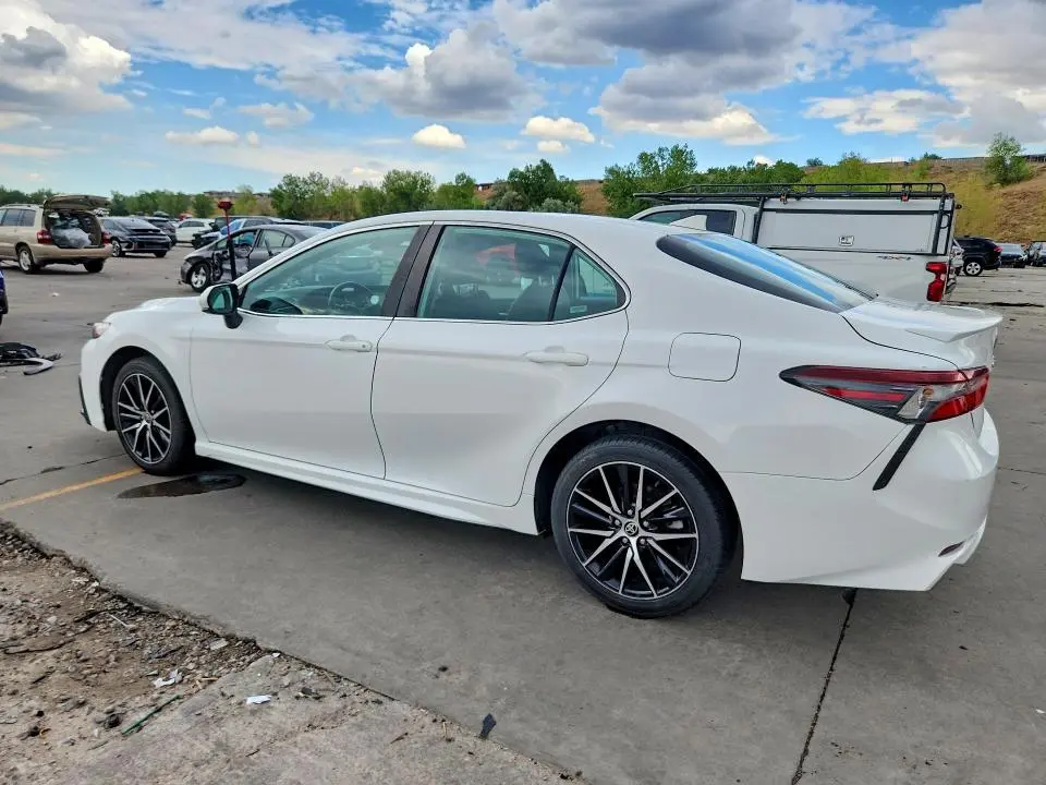 2021 TOYOTA CAMRY SE  