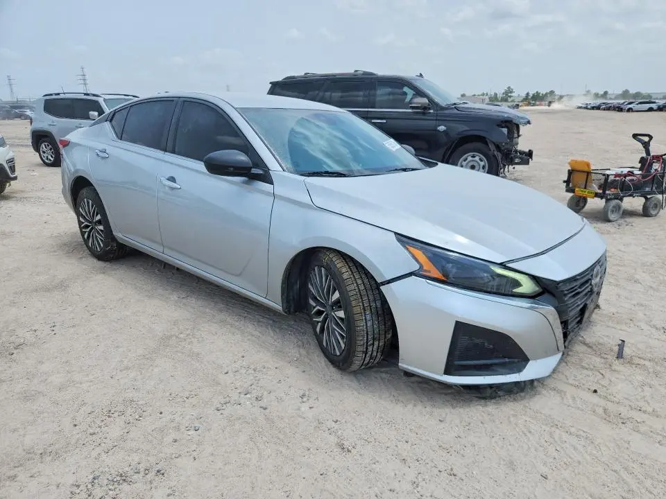 2024 NISSAN ALTIMA SV  