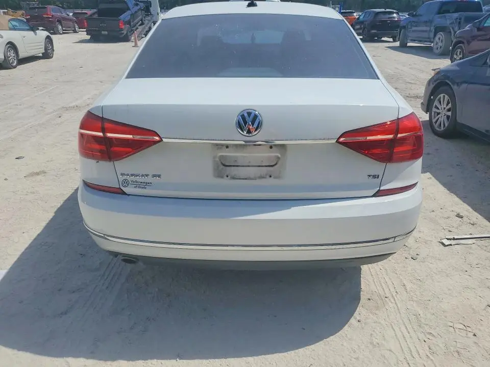 2016 VOLKSWAGEN PASSAT SE  