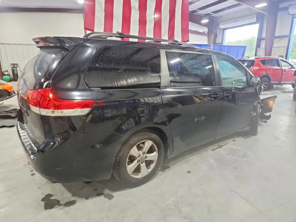 2011 TOYOTA SIENNA LE  