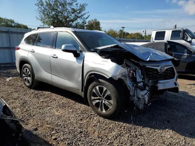 2022 TOYOTA HIGHLANDER HYBRID XLE  