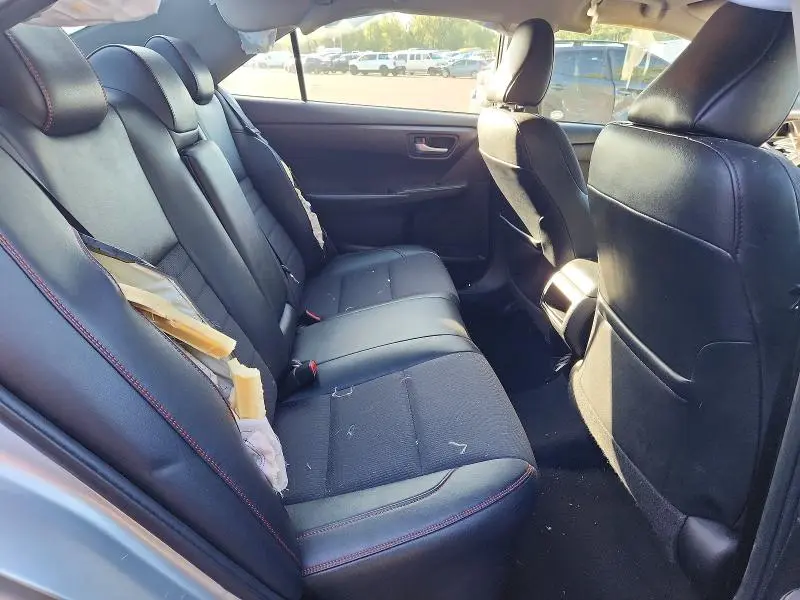 2016 TOYOTA CAMRY SE  