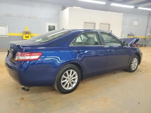 2011 TOYOTA CAMRY SE