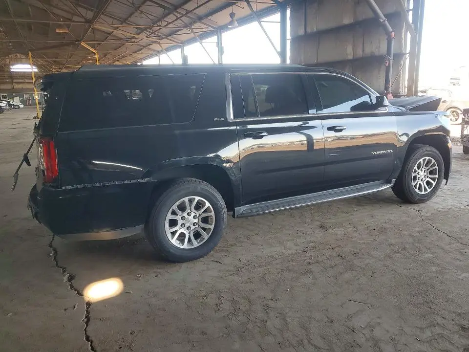 2017 GMC YUKON XL K1500 SLE  