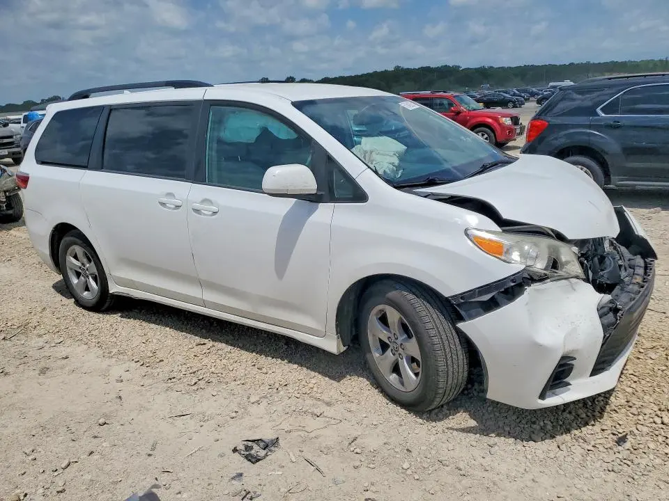 2019 TOYOTA SIENNA LE  