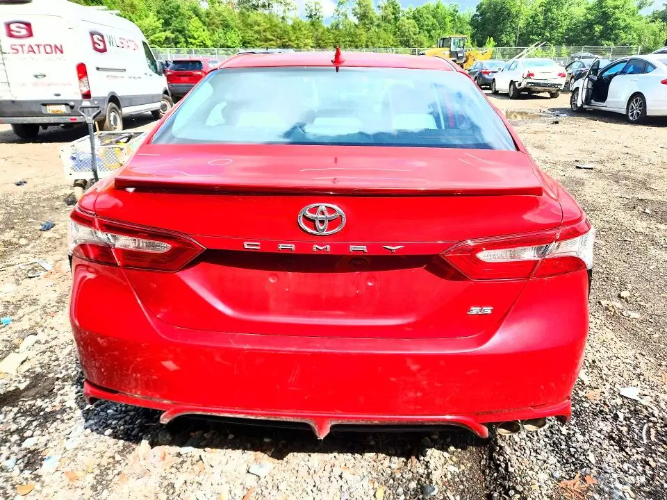 2019 TOYOTA CAMRY SE  