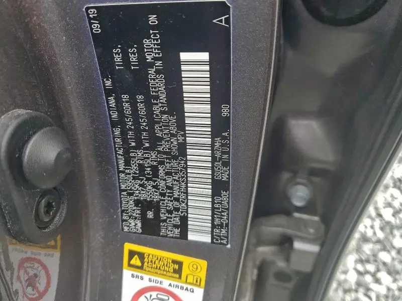 2019 TOYOTA HIGHLANDER SE  