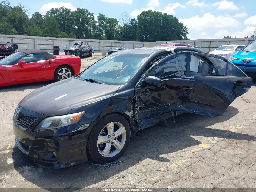 2011 TOYOTA CAMRY SE