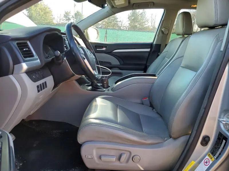 2017 TOYOTA HIGHLANDER XLE  