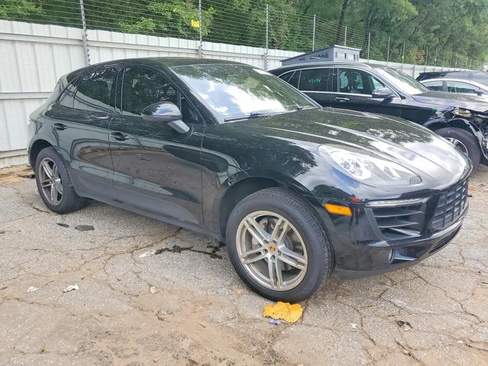 2017 PORSCHE MACAN   