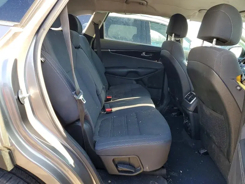 2017 KIA SORENTO LX  