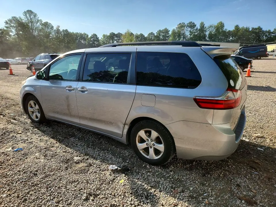2015 TOYOTA SIENNA LE  
