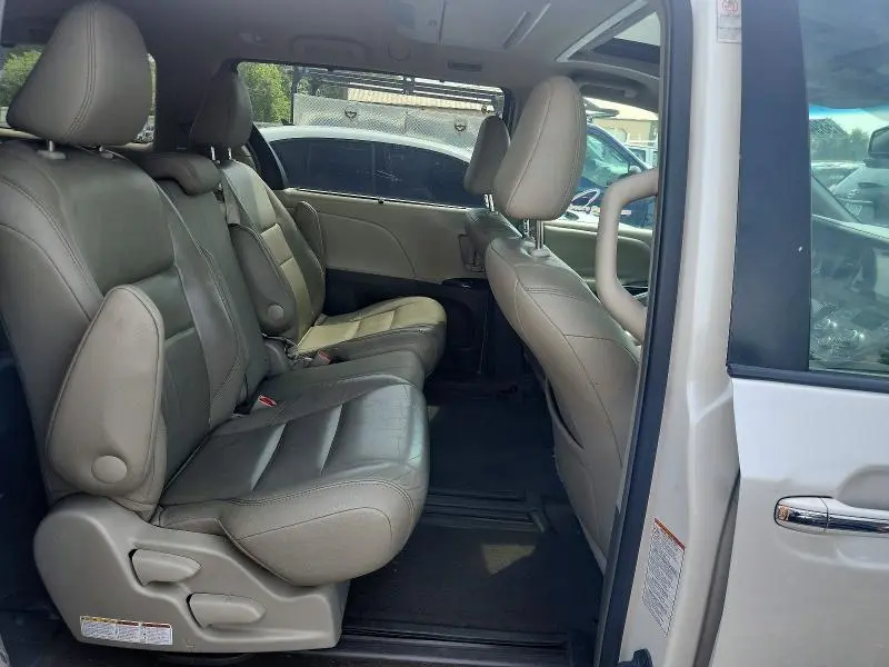 2015 TOYOTA SIENNA XLE PREMIUM 8-PASSENGER  