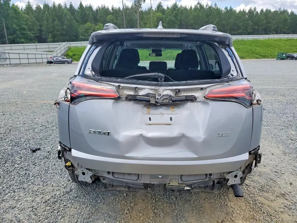 2018 TOYOTA RAV4 XLE  