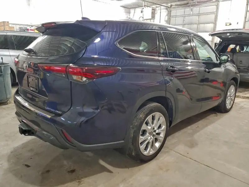 2024 TOYOTA HIGHLANDER LE  