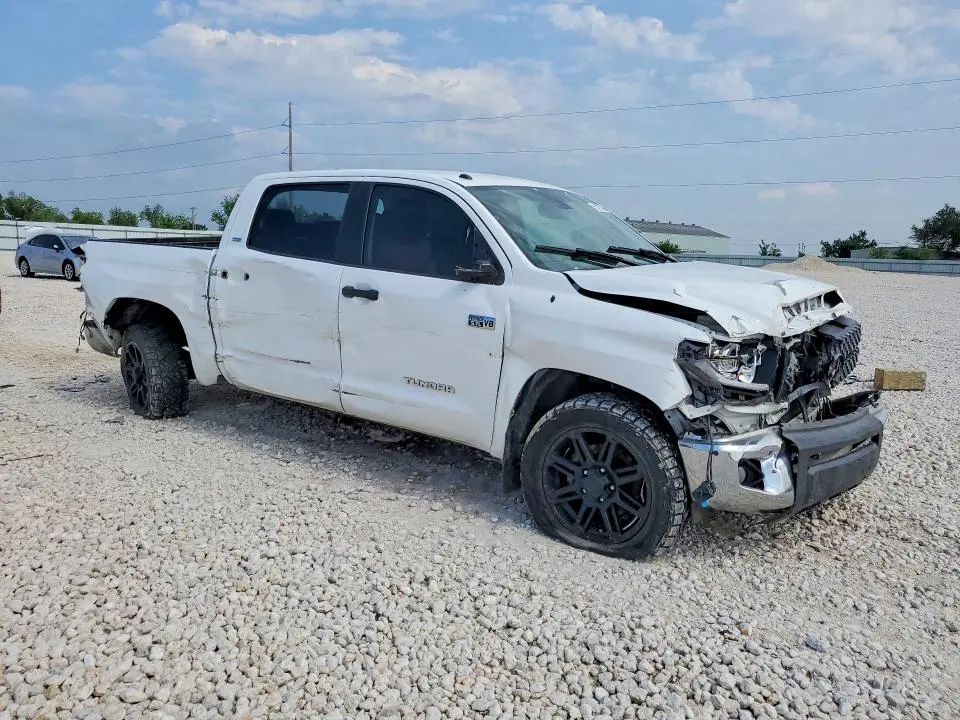 2018 TOYOTA TUNDRA CREWMAX SR5  