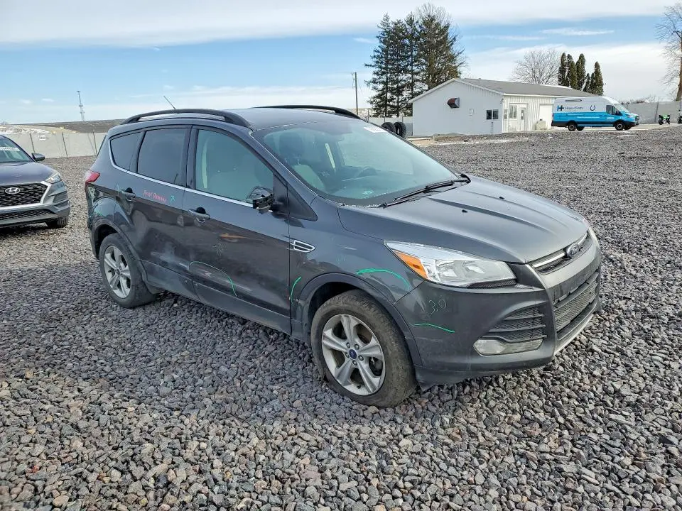 2016 FORD ESCAPE SE  