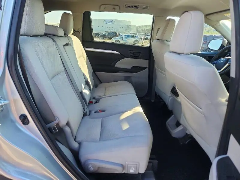 2017 TOYOTA HIGHLANDER LE  