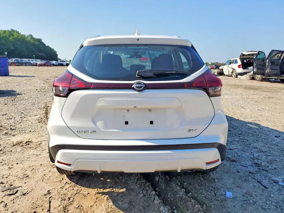 2022 NISSAN KICKS SV  